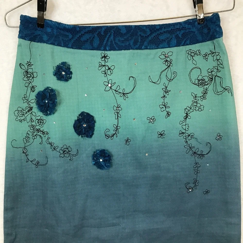 ELLE Womens Size 6 Ombre Blue‎ Pencil Skirt Lace Hem Embellished Floral Detail